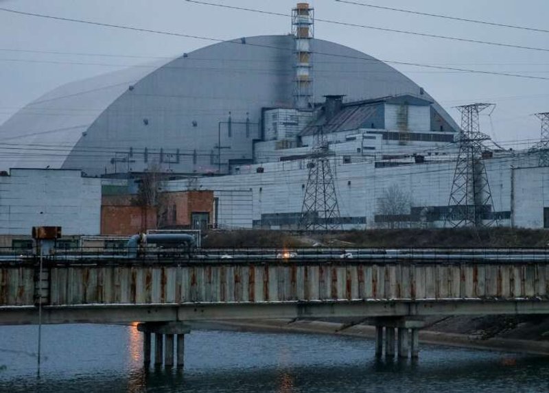 Image for Ukraine reports higher Chernobyl radiation after Russians capture plant