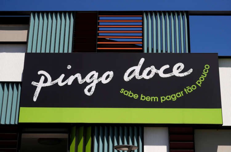 Logo of Pingo Doce supermarket in Lisbon highlights Jeronimo Martins' retail growth amid inflation - Global Banking & Finance Review