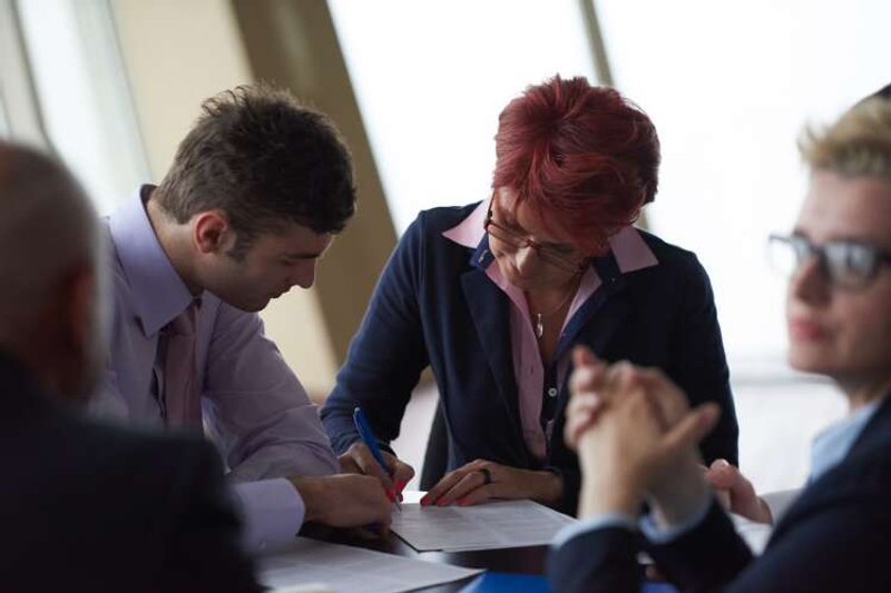 Image for Novice investors: Avoid temptations and hype