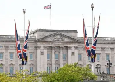 Image for Queen to attend UK Jubilee celebrations, but snubs for Andrew and Harry