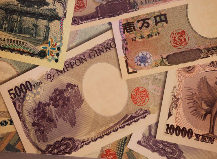 Close-up of Japanese yen banknotes highlighting currency fluctuations - Global Banking & Finance Review