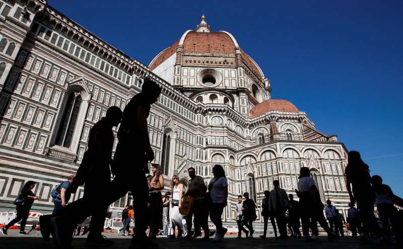 Image for Italy April jobless rate falls to 6.9%, lowest since 2008