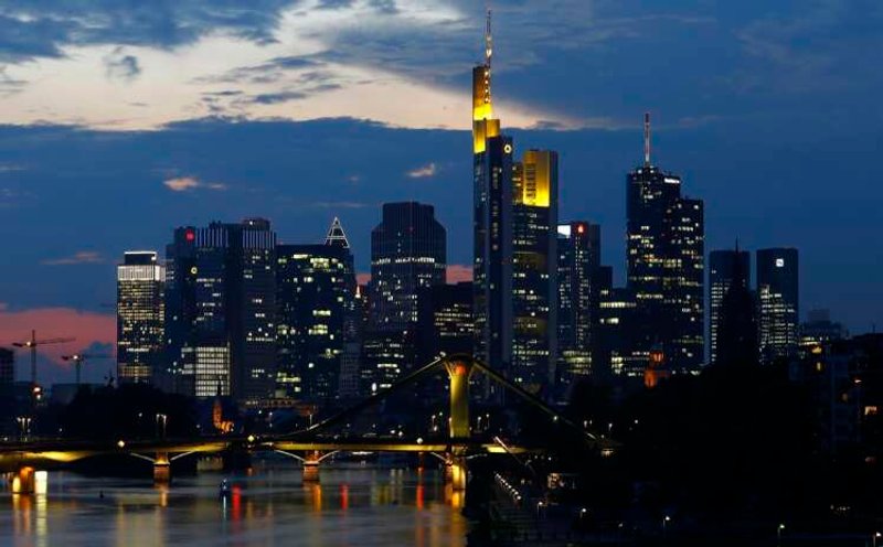 Image for Investors cut Russia exposure amid Ukraine crisis; banks halt slide