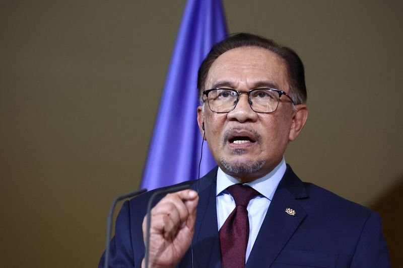Malaysia PM Anwar Ibrahim discusses trade relations amidst U.S. tariffs - Global Banking & Finance Review