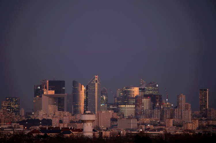 Graph depicting French economic growth of 0.4% in Q1 2023 - Global Banking & Finance Review