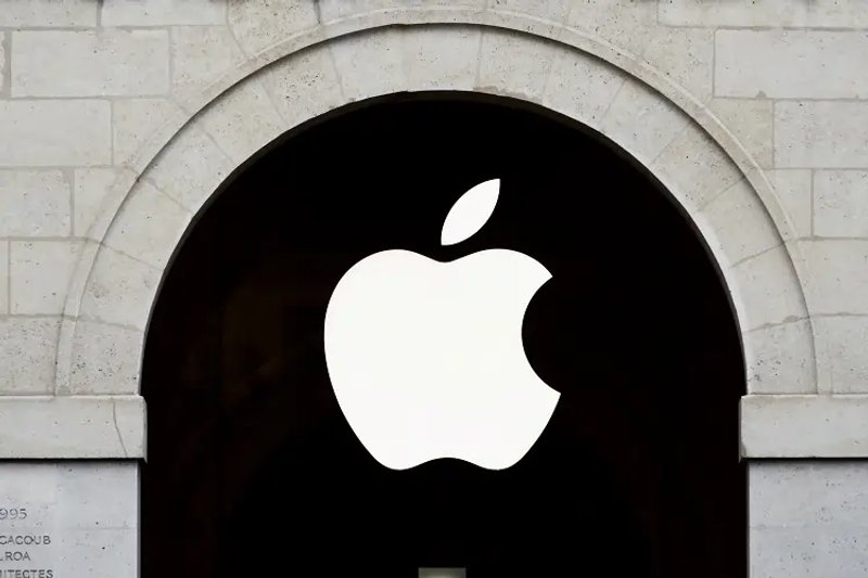 Image for Apple approaches $4 trillion valuation as investors bet on AI momentum