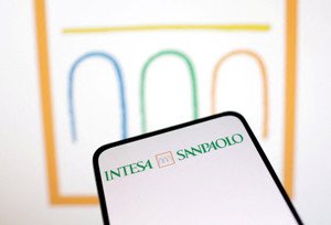 Italy's Intesa Sanpaolo bank tests bitcoin investment with 1 million euros - Global Banking & Finance Review