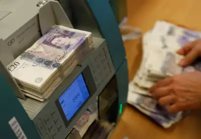 Image for Sterling shrugs at rising inflation, hovers below $1.42