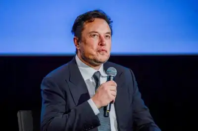 Image for Elon Musk and others urge AI pause, citing ‘risks to society’