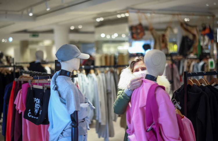 Image for British shoppers rush back to reopened clothes stores