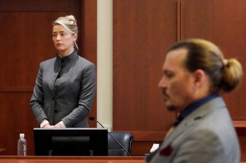 Image for Depp lawyers question Heard about knife, love notes in defamation case