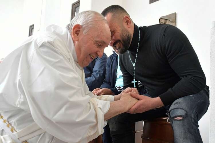 Pope visits prison at Civitavecchia and washes the feet of twelve inmates in traditional Easter ritual