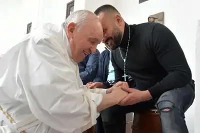 Image for Pope visits Italian prison for traditional foot washing Mass