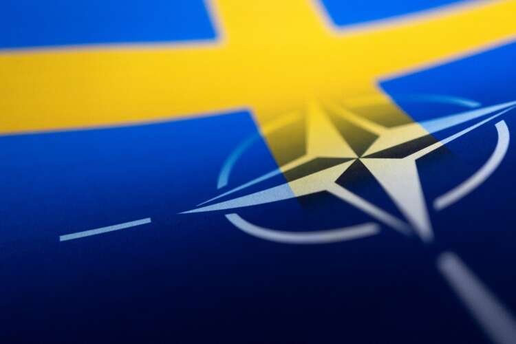 Image for Explainer-Finland, Sweden weigh up pros and cons of NATO membership