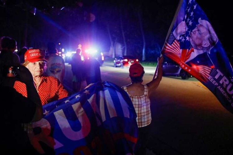 Image for FBI searches Trump’s Florida home as part of presidential records probe