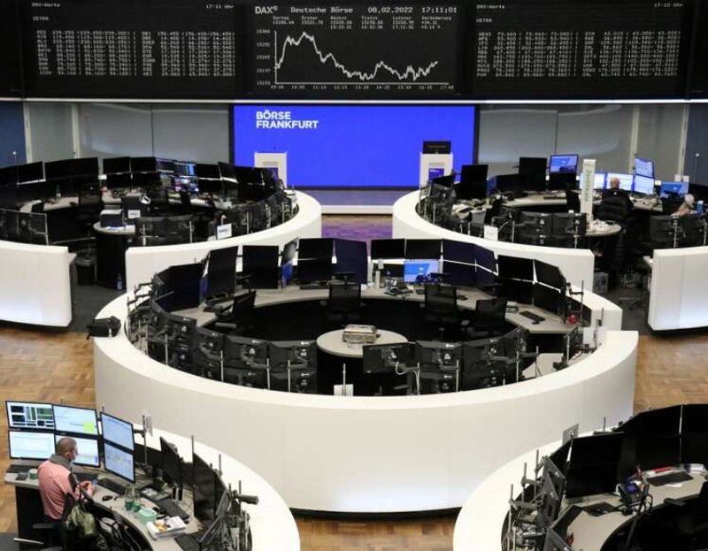 Image for European shares edge lower as rising yields, weak results rattle tech
