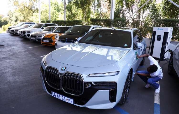Image for BMW says ‘no interest’ in price war as order books bulge