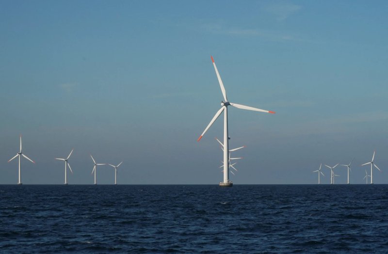 Image for Record year for wind farms raises hope for EU green energy goals