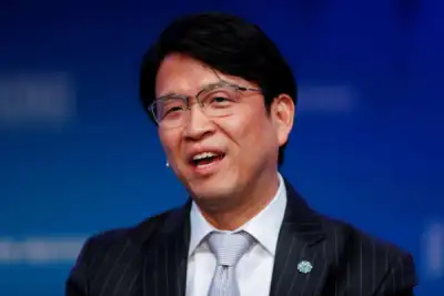 Image for Analysis-‘Shuttle Diplomacy Gone Bad’: How Japan’s investing star became embroiled in Toshiba board dispute
