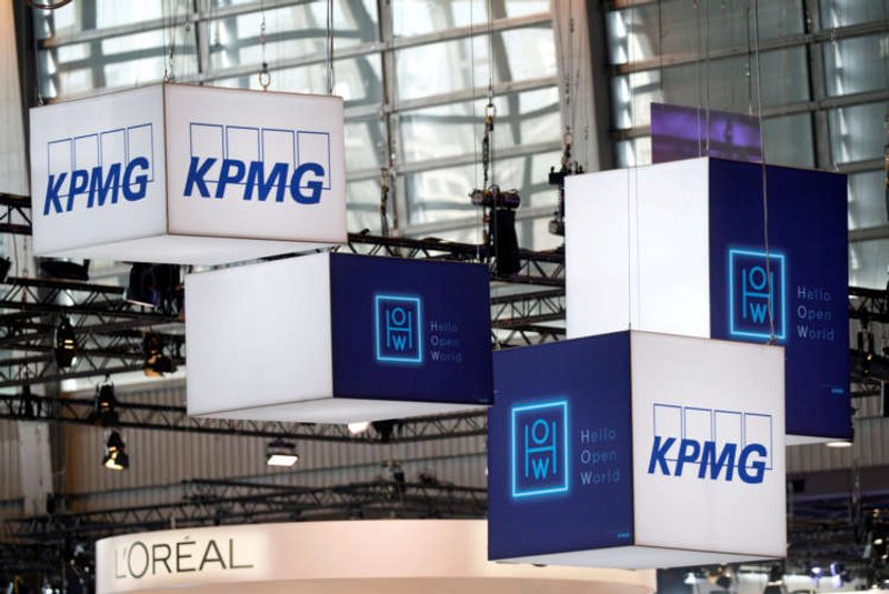 Image for KPMG UK staff to work in offices up to four days a fortnight from June