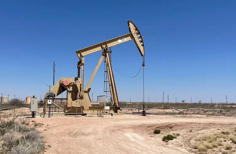 Image for NOV 8-Oil settles down 2% on receding hurricane risk, lackluster China stimulus