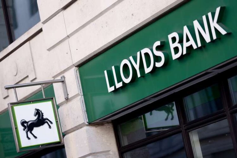 Image for Britain’s Lloyds racks up $350 million of likely scam COVID loans