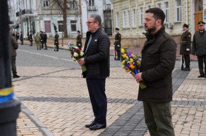 Explosions in Kyiv during a Russian drone attack as British PM visits - Global Banking & Finance Review