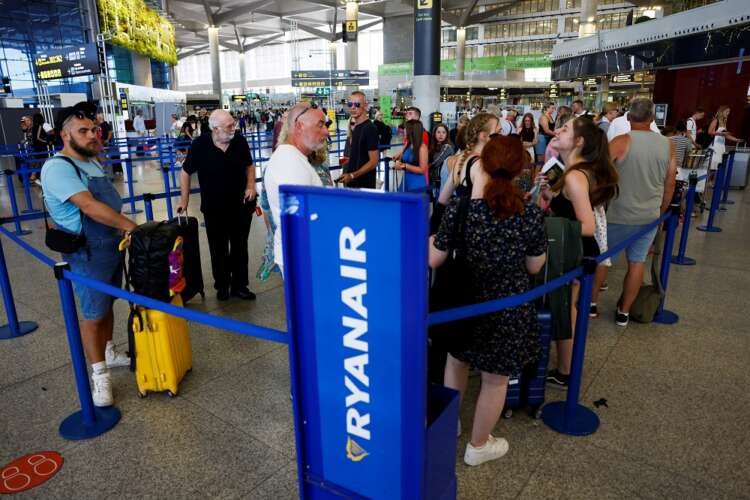 Ryanair cabin crew on strike in Malaga amidst rising household energy costs - Global Banking & Finance Review