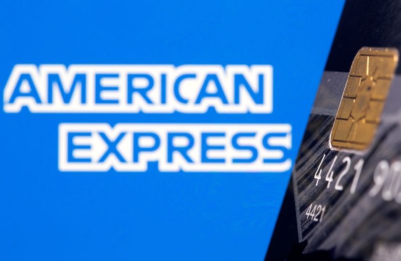American Express cardholder using AmEx card for holiday shopping - Global Banking & Finance Review