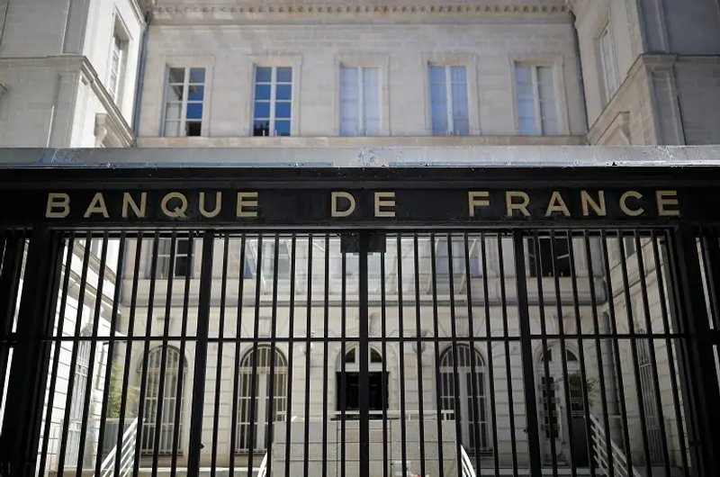 Image for French central bank sees consumer gains easing budget pains