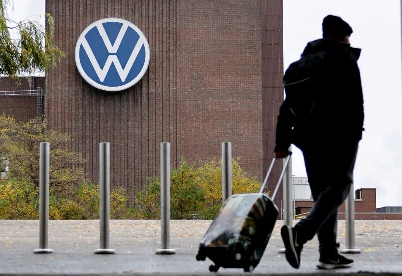 Image for VW union proposes $1.6 billion of cuts, but no plant closures
