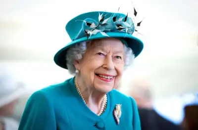 Image for Queen Elizabeth honours Britain’s health service for pandemic work