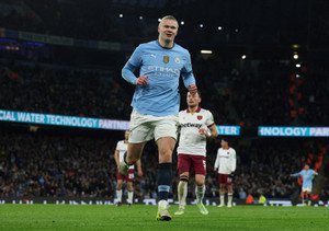 Erling Haaland celebrating after signing a 10-year contract with Manchester City - Global Banking & Finance Review