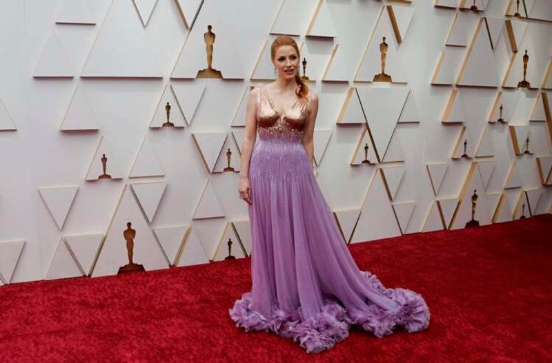 Image for Stars bring color, glitter and some skin to Oscars red carpet