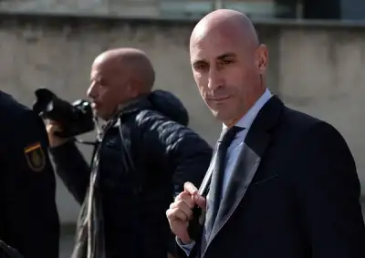 Image for Spanish ex-soccer boss Rubiales sentenced to pay fine over kiss without consent