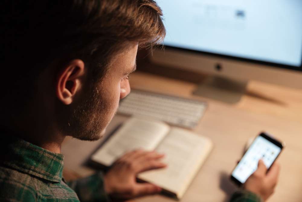 Graph showing UK property financing methods including mortgages and cash purchases - Global Banking & Finance Review