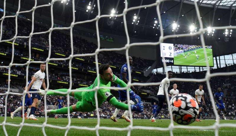 Image for Soccer-Chelsea thrash Spurs as Greaves death overshadows action