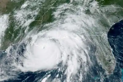 Image for Hurricane Ida slams critical U.S. oil port as it makes landfall