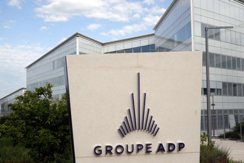 Image for French airport group ADP Q1 revenue beats forecasts as global air traffic recovers