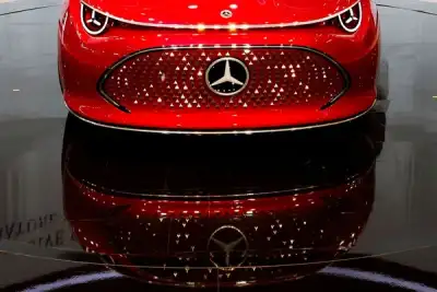 Image for Mercedes-Benz expects higher margin on car division in fourth quarter, analysts say
