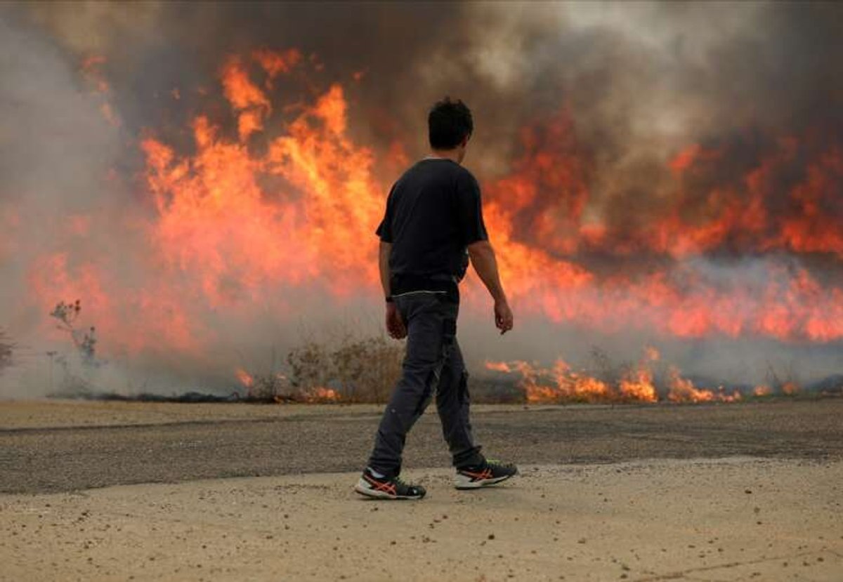Firefighters battling wildfires in Spain during a severe heatwave - Global Banking & Finance Review