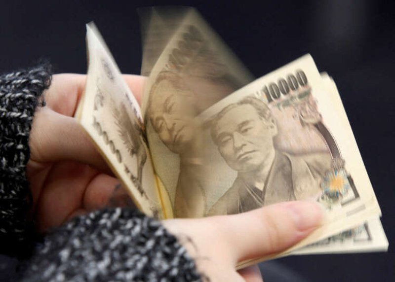 Image for Yen pressured as traders wait on policy decisions