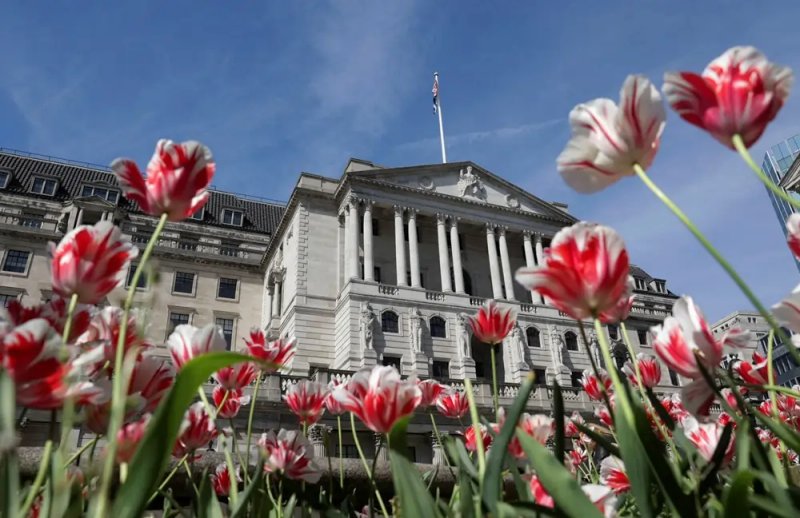 Image for Bank of England clears path for its first rate cut since 2020