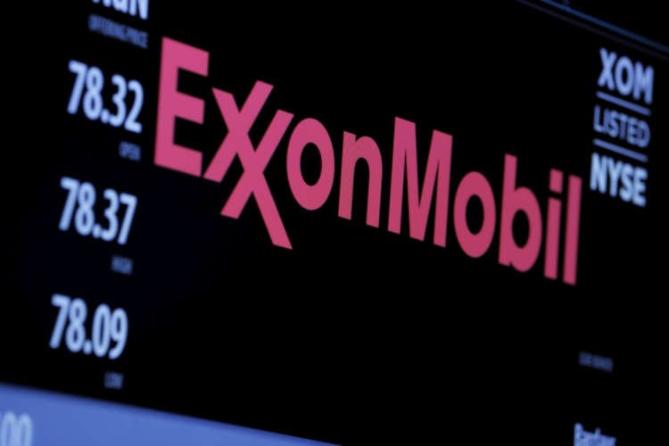 Exxon and Chevron logos symbolizing merger talks in 2020 - Global Banking & Finance Review