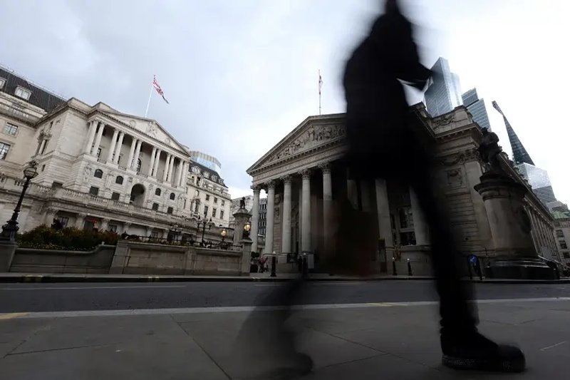 Image for UK regulators propose more relaxed rules on bankers’ bonuses