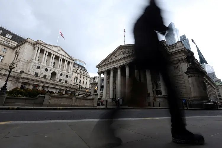 Image for UK regulators propose more relaxed rules on bankers’ bonuses