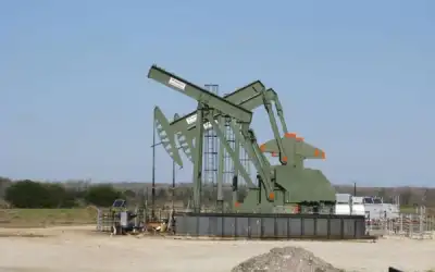 Image for Oil extends gains on optimism over U.S., European reopenings