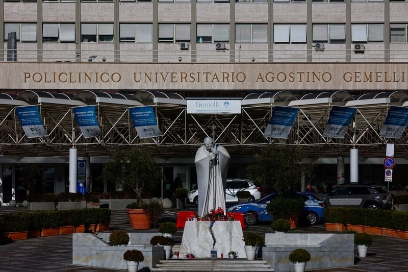 Image for Vatican cancels Pope Francis' weekend engagements - statement