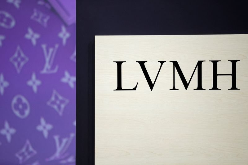 Image for French government: LVMH is pride of country but we understand Arnault's anger