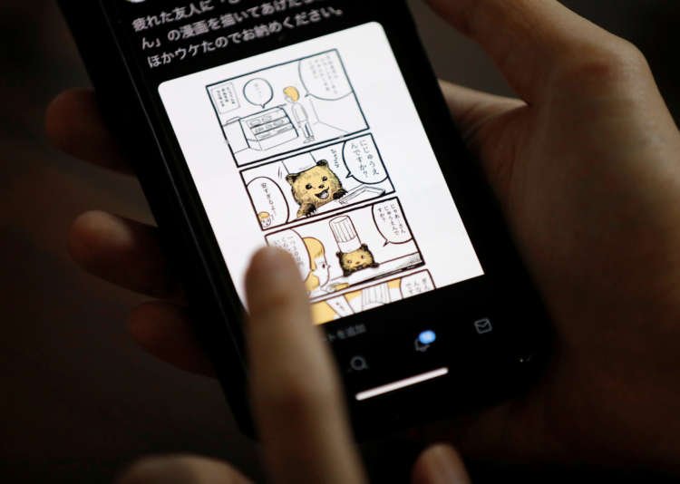 Japanese manga artist Kamentotsu illustrating 'Koguma’s Cake Shop' on his smartphone - Global Banking & Finance Review